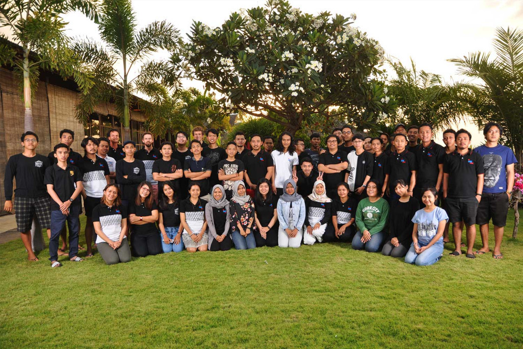 HMQ ASIA, Team